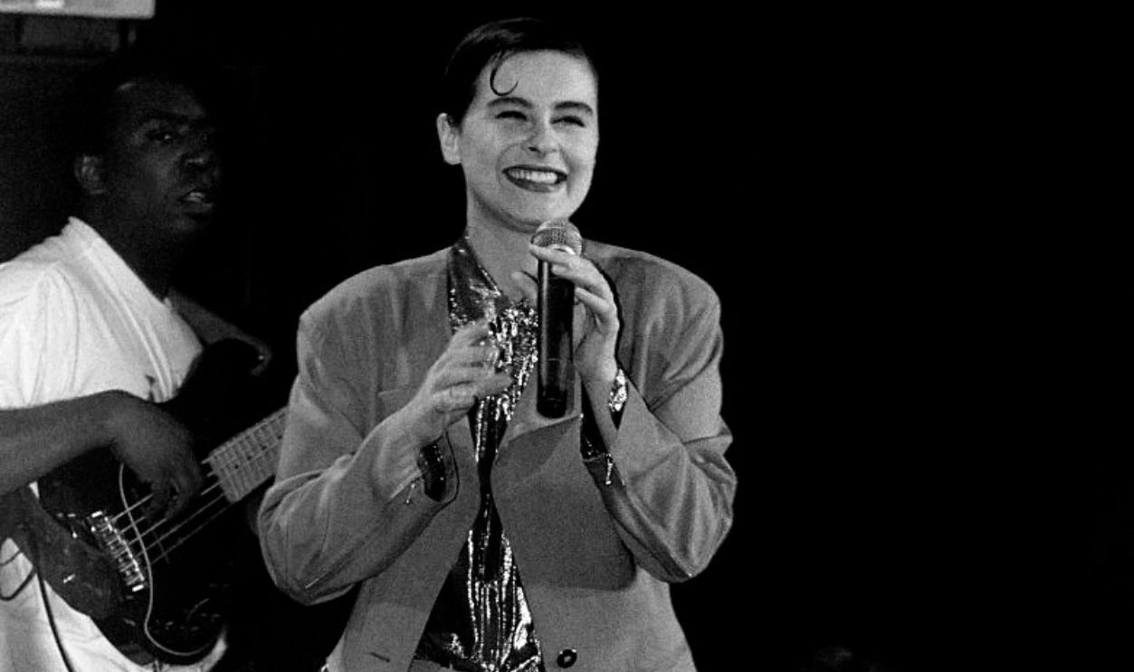 CHICAGO - JANUARY 1990: Singer Lisa Stansfield performs at the Park West Theater in Chicago, Illinois in January 1990.