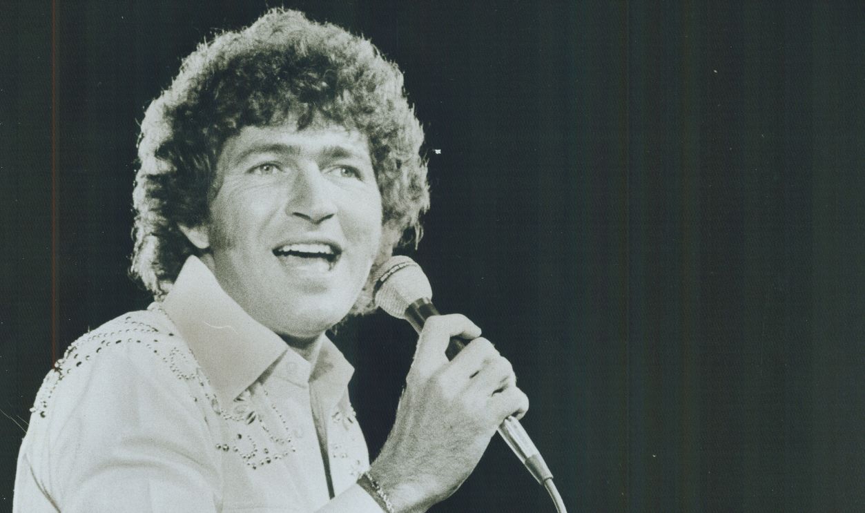 Getttyimages - 502238561, How's life in the wake of your marital problems, Mac Davis? I'm playing it by ear. I'm having a good time with a lot of girls 