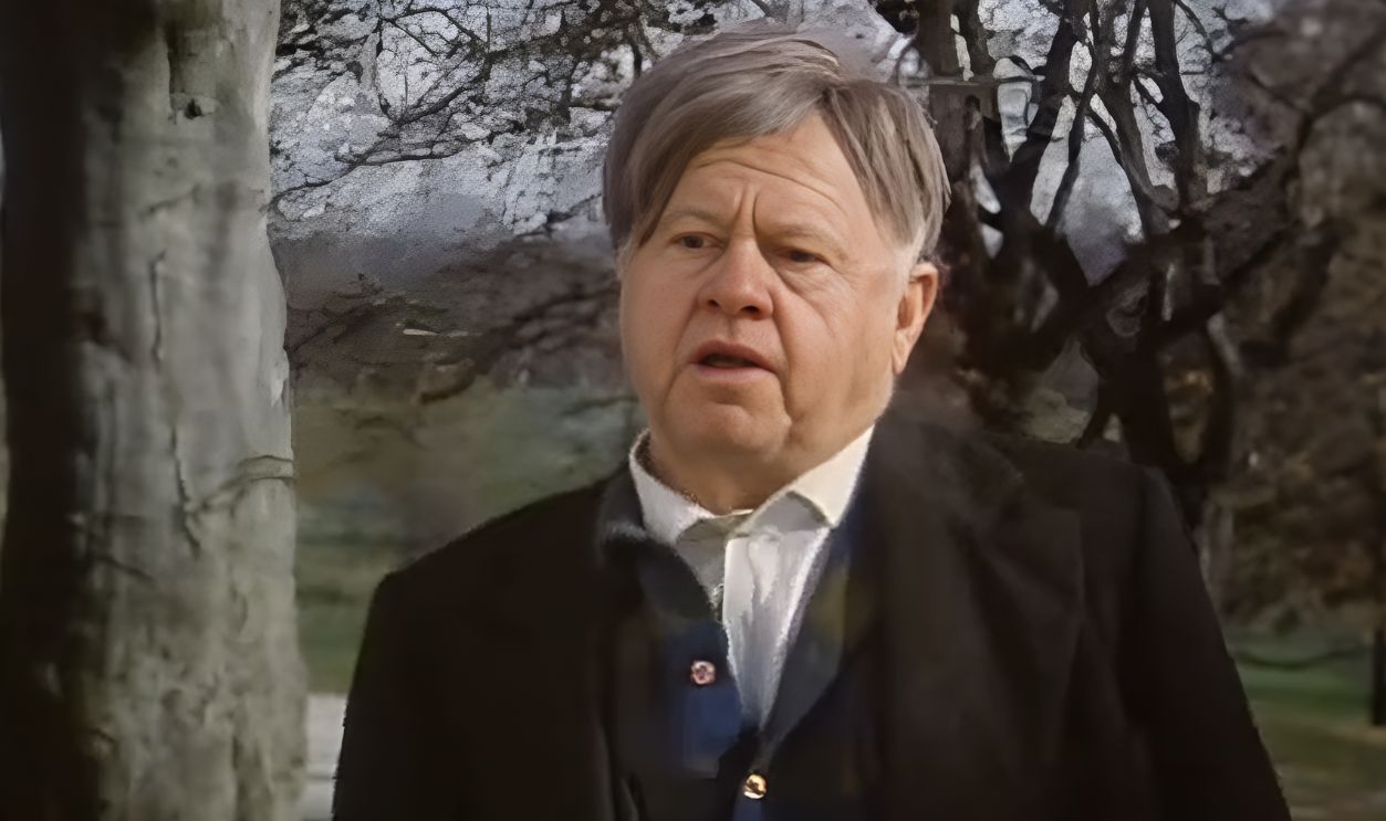 Screenshot from Bill (1981)
