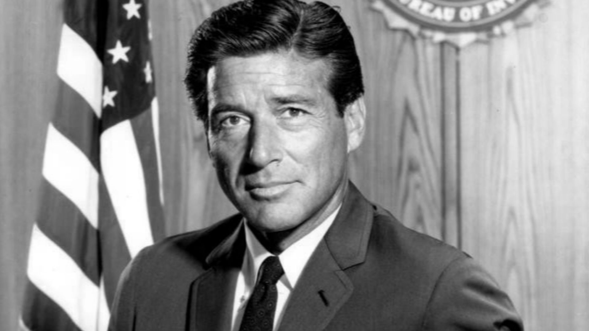 Publicity photo of Efrem Zimbalist, Jr. as Lewis Erskine from the television program The F.B.I..