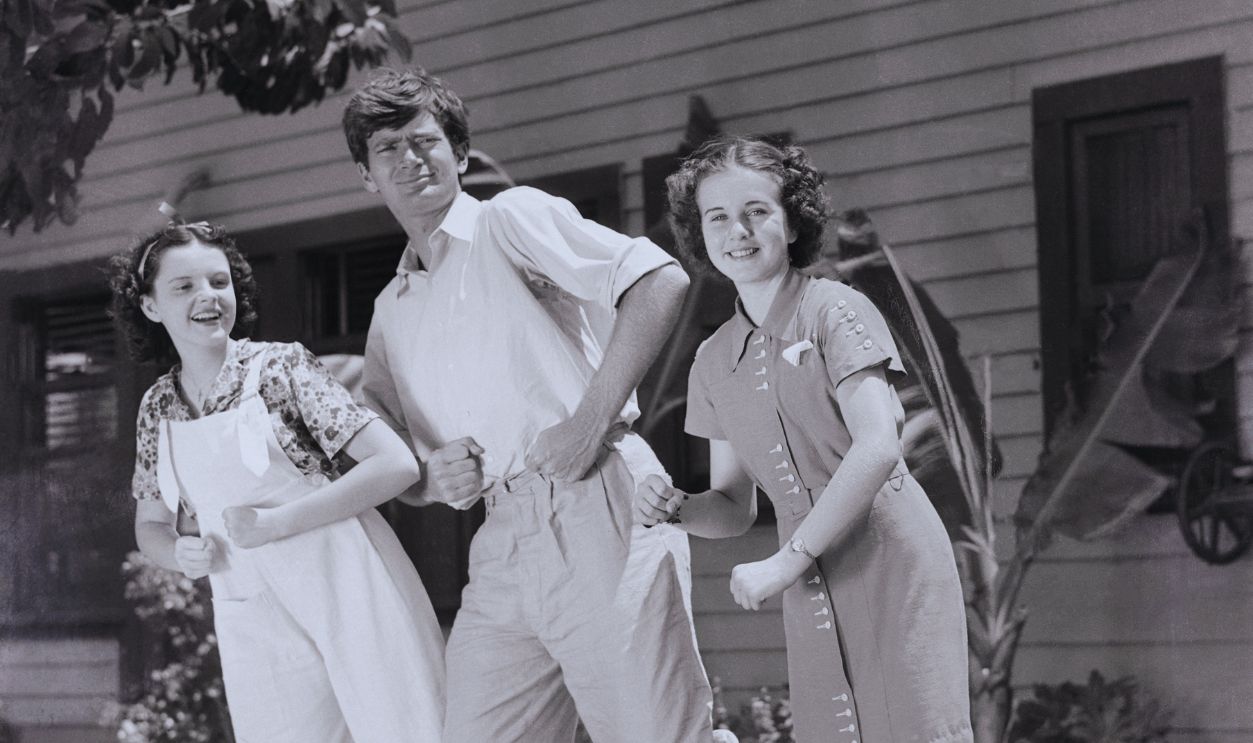 Gettyimages - 515567652, Buddy Ebsen Teaching Dance Steps to Judy Garland and Deanna Durbin