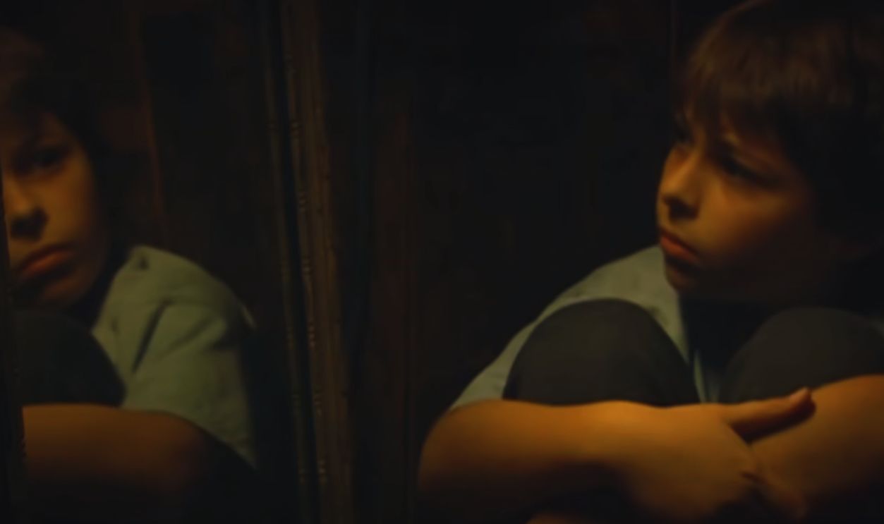 Screenshot from "Nannou" Music Video - Aphex Twin (1999) 
