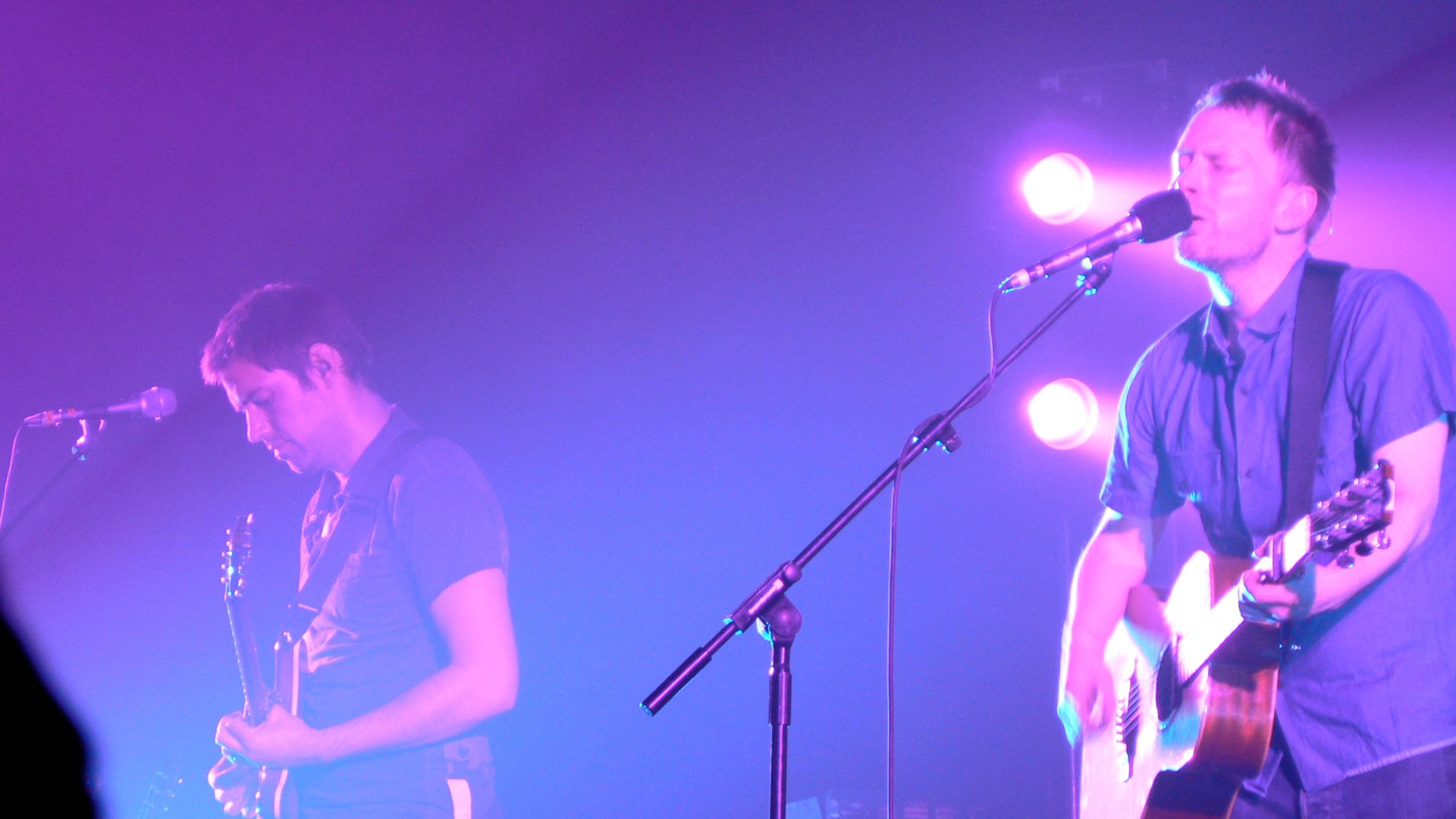 radiohead at heineken music hall, may 9.  Ed O'Brien (left), Thom Yorke (right)radiohead in amsterdam