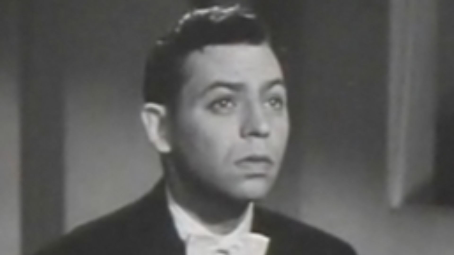 Cropped screenshot of Oscar Levant from the trailer for the film Rhapsody in Blue.