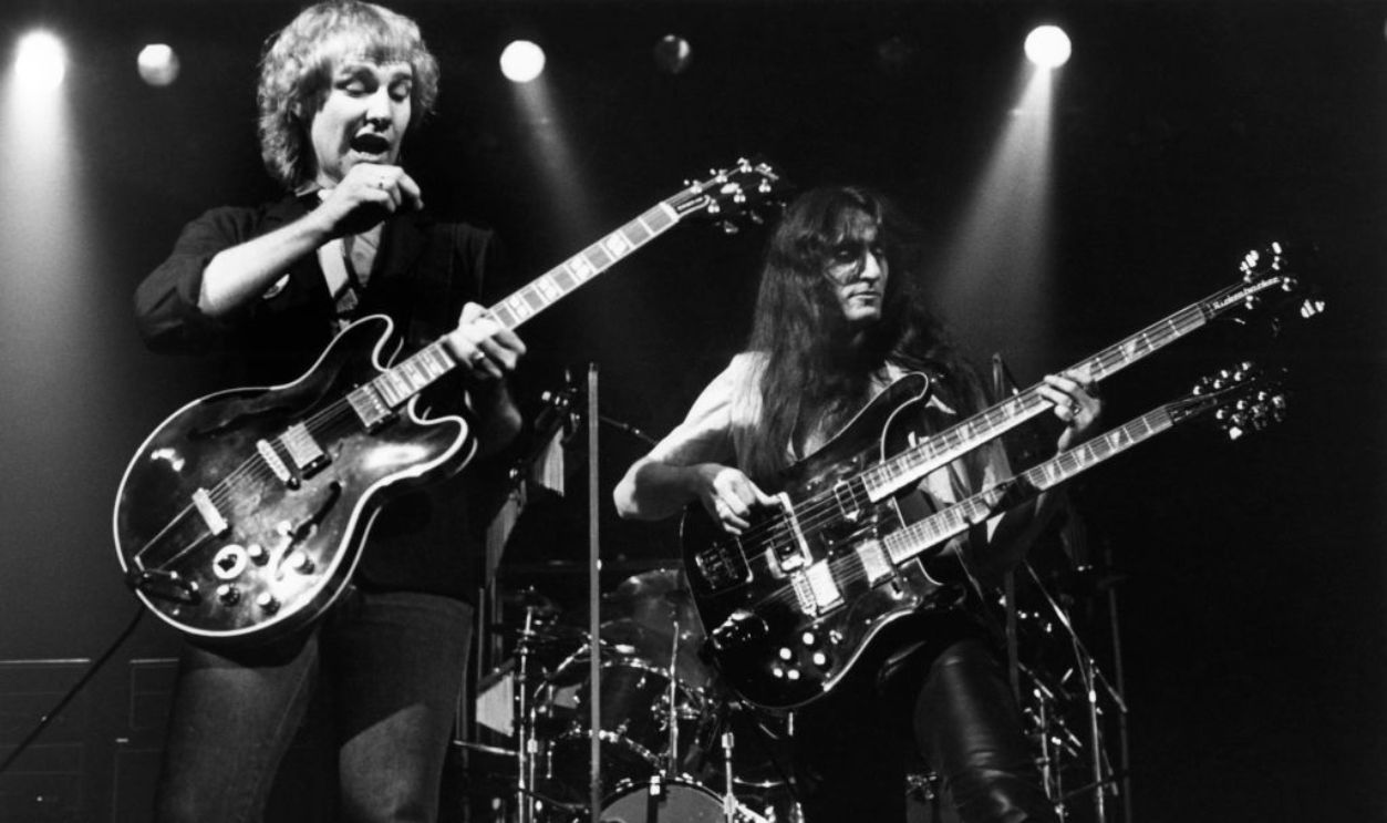 UNITED KINGDOM - JUNE 01: Photo of Geddy LEE and Alex LIFESON and RUSH; L-R: Alex Lifeson and Geddy Lee performing live onstage on Permanent Waves tour