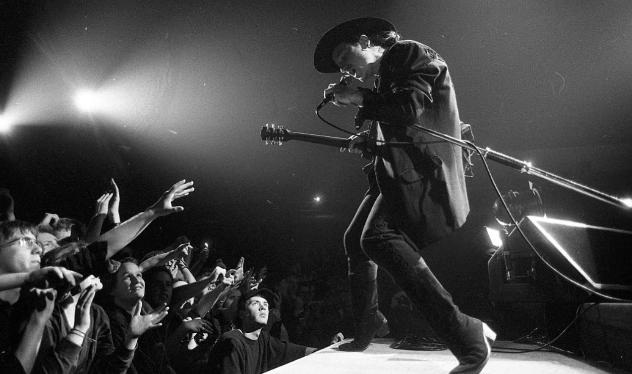 Bono onstage, performing with U2. Circa December 1989 (Part of the Independent Newspapers Ireland/NLI Collection). 