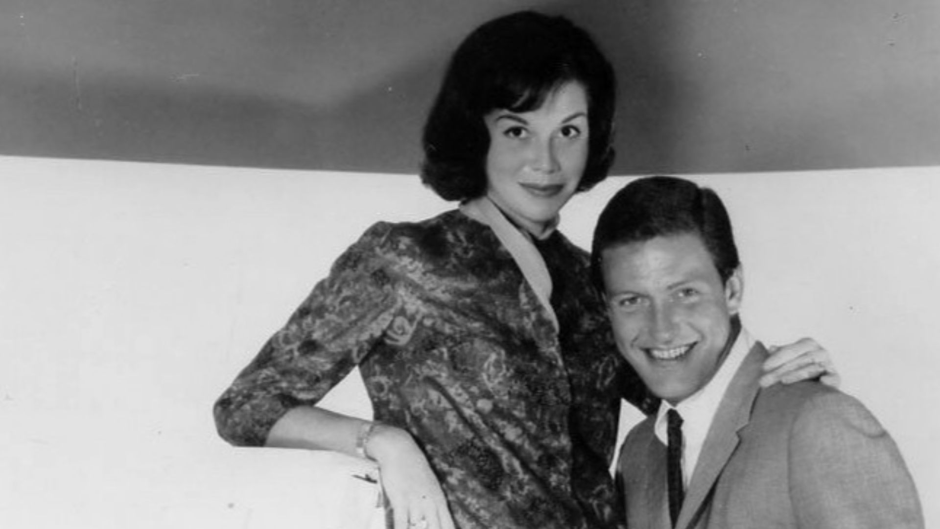 Photo of the main cast of The Dick Van Dyke Show  Above: Mary Tyler Moore (Laura) and Dick Van Dyke (Rob).  Lower: Morey Amsterdam (Buddy), Richard Deacon (Mel) and Rose Marie (Sally).