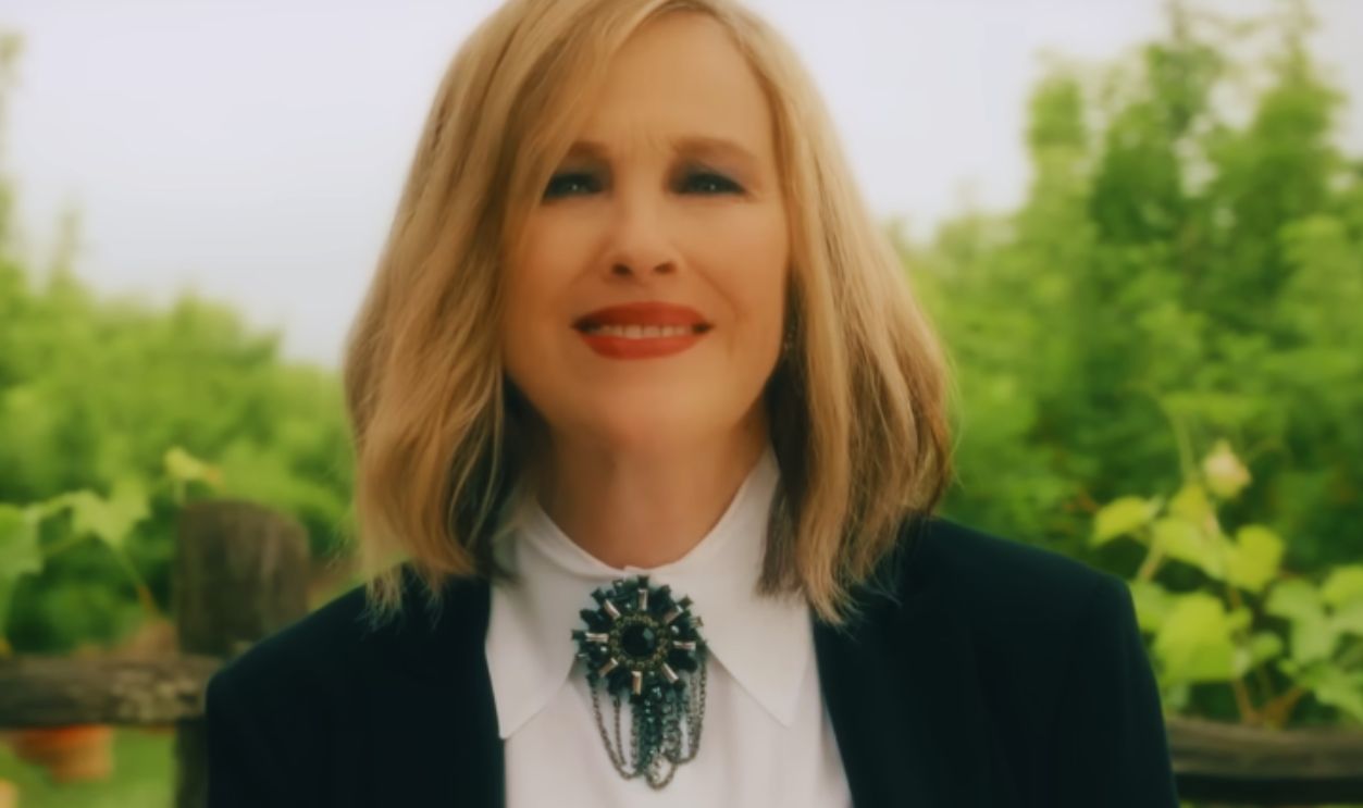Screenshot from Schitt’s Creek (2015-2020)