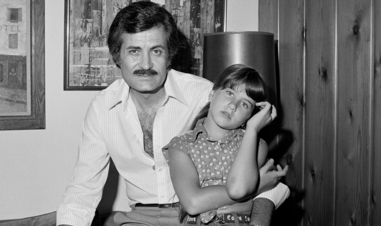 Greek-born American actor John Aniston with his daughter, American actress Jennifer Aniston, at the family home in the Sherman Oaks neighbourhood of Los Angeles, California, 1975. 