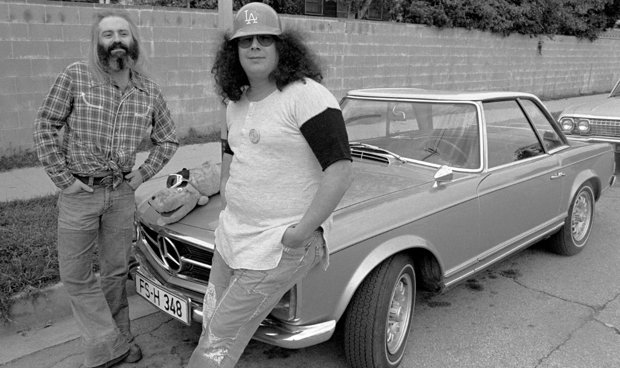 Flo and Eddie on the Street Singers Howard Kaylan "Eddie" (L) and Mark Volman "Flo" of Rock/Comedy Duo Flo and Eddie pose on the street in Hollywood, CA 1976.