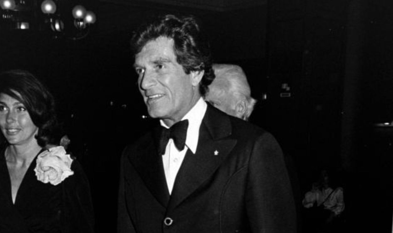 Hugh O'Brian (C) attends a fundraising dinner presented by the Democratic Study Group, honoring New York Governor W. Averell Harriman, at the Sheraton Hotel in Washington, D.C., on May 15, 1974.