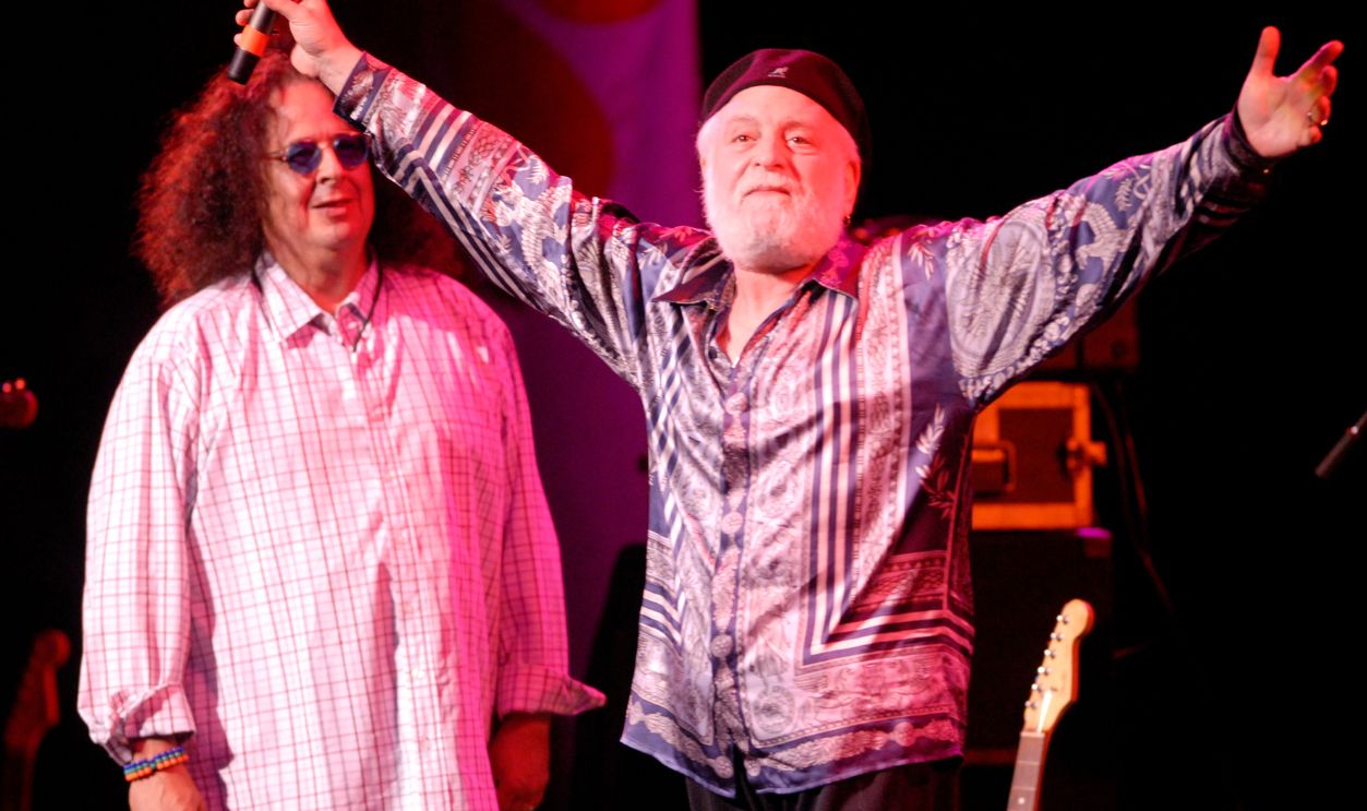 Mark Volman (Flo) and Howard Kaylan (Eddie) of the Turtles WASHINGTON, DC, UNITED STATES - 2007/07/30: Mark Volman (Flo) and Howard Kaylan (Eddie) of the Turtles performs during Hippifest in Vienna, Virginia.