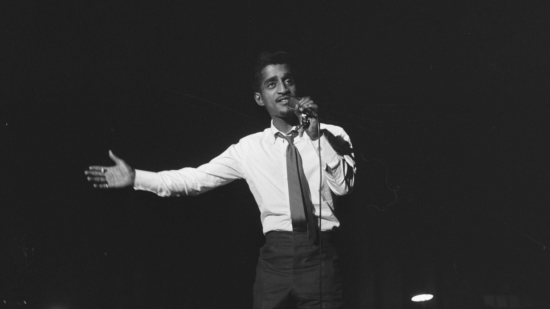 Collectie / Archief : Fotocollectie Anefo
Reportage / Serie : [ onbekend ]
Beschrijving : Sammy Davis Jr. tijdens optreden in theater Carre
Datum : 20 maart 1964
Locatie : Amsterdam, Noord-Holland
Trefwoorden : Optredens, theaters
Instellingsnaam : Carré
