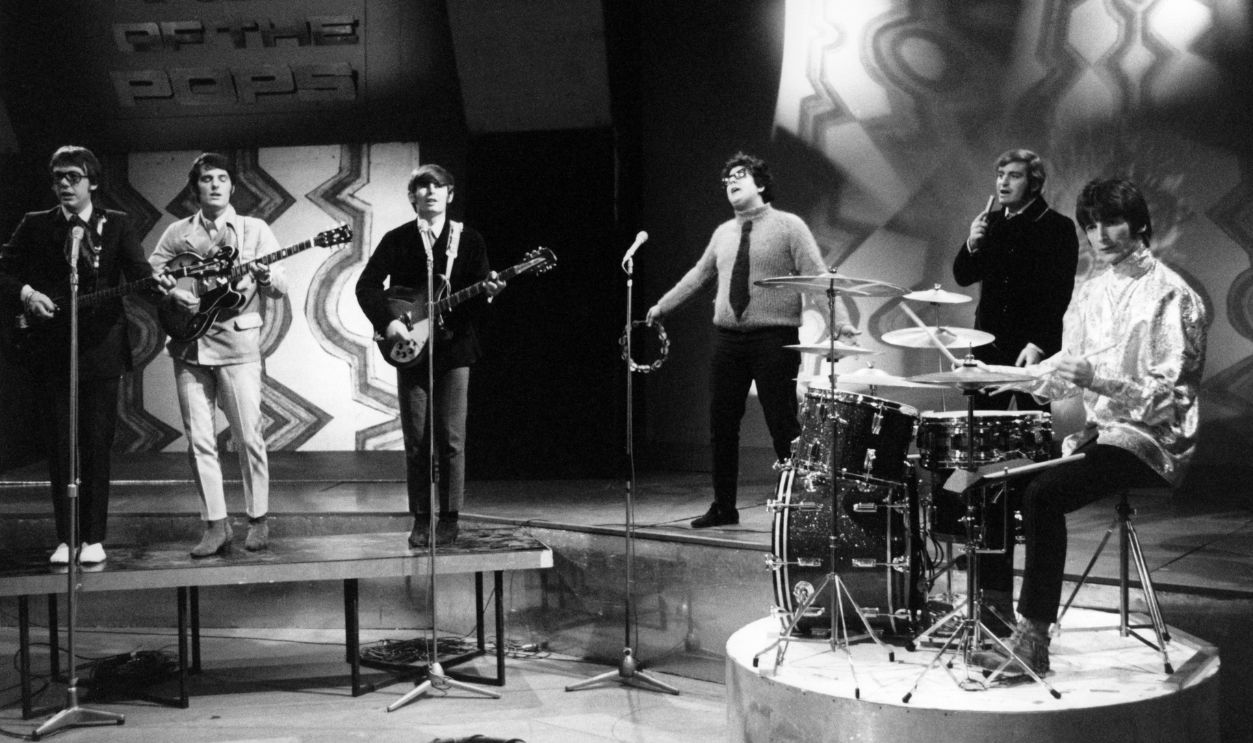 The Turtles On Top Of The Pops American rock and pop group The Turtles perform the song 'She'd Rather Be With Me' on the set of the BBC Television pop music television show Top Of The Pops at Lime Grove Studios in London on 8th June 1967. Members of the band are, from left, Jim Pons, Jim Tucker, Al Nichol, Mark Volman, Howard Kaylan and John Barbata.