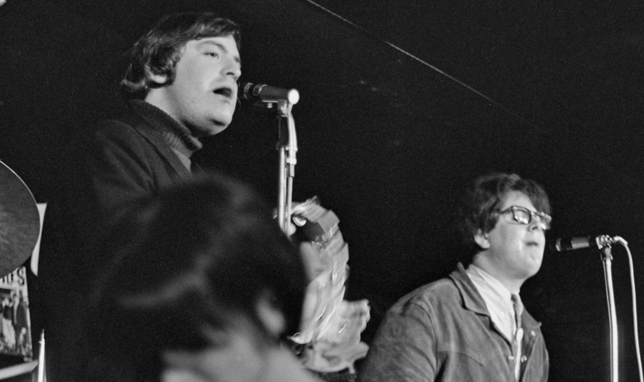 The Turtles Play The Bitter End American musician and singer Howard Kaylan and American singer-songwriter and guitarist Mark Volman as their band, The Turtles, perform live at the Bitter End, a nightclub in the Greenwich Village neighbourhood of Manhattan, New York City, New York, circa 1966. Volman and Kaylan would later perform as Flo & Eddie.