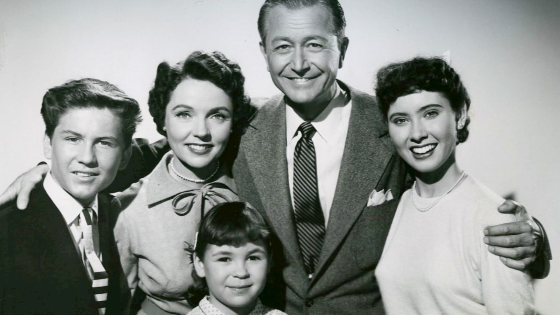Cast photo of the Anderson Family from the television program Father Knows Best. Back, from left: Billy Gray, Jane Wyatt, Robert Young, Elinor Donahue. At front is Lauren Chapin.