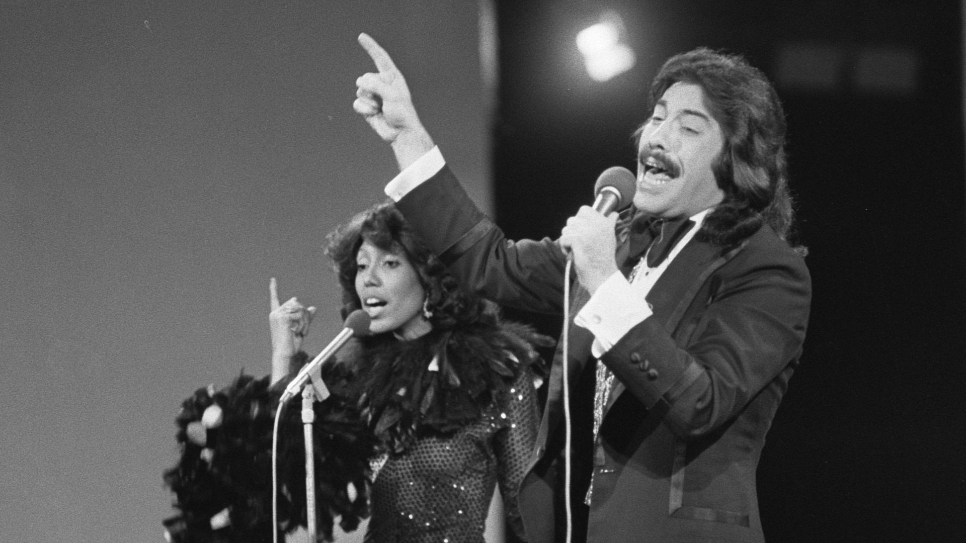 Collectie / Archief : Fotocollectie Anefo
Reportage / Serie : Grand Gala du Disque in de RAI
Beschrijving : Tony Orlando & Dawn
Datum : 17 februari 1974
Locatie : Amsterdam, Noord-Holland
Trefwoorden : festivals, zangers
Persoonsnaam : Orlando, Tony
Inste