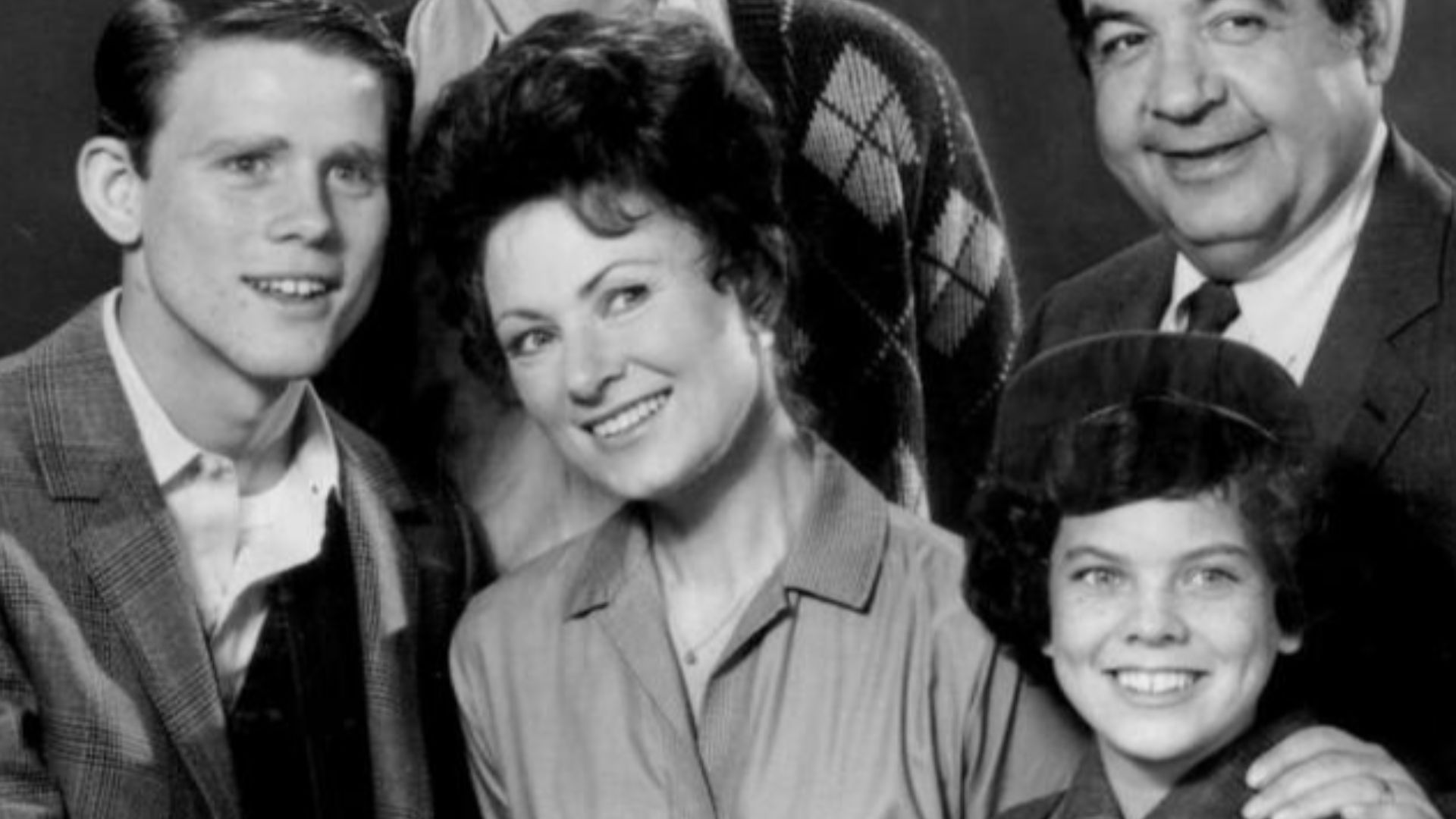 Photo of the Cunningham family from the television program Happy Days.  Back from left: Ron Howard (Richie), Gavan O'Herlihy (Chuck - two actors played the role before the character was written out), Tom Bosley (Howard).  Front: Marion Ross (Marion), Erin