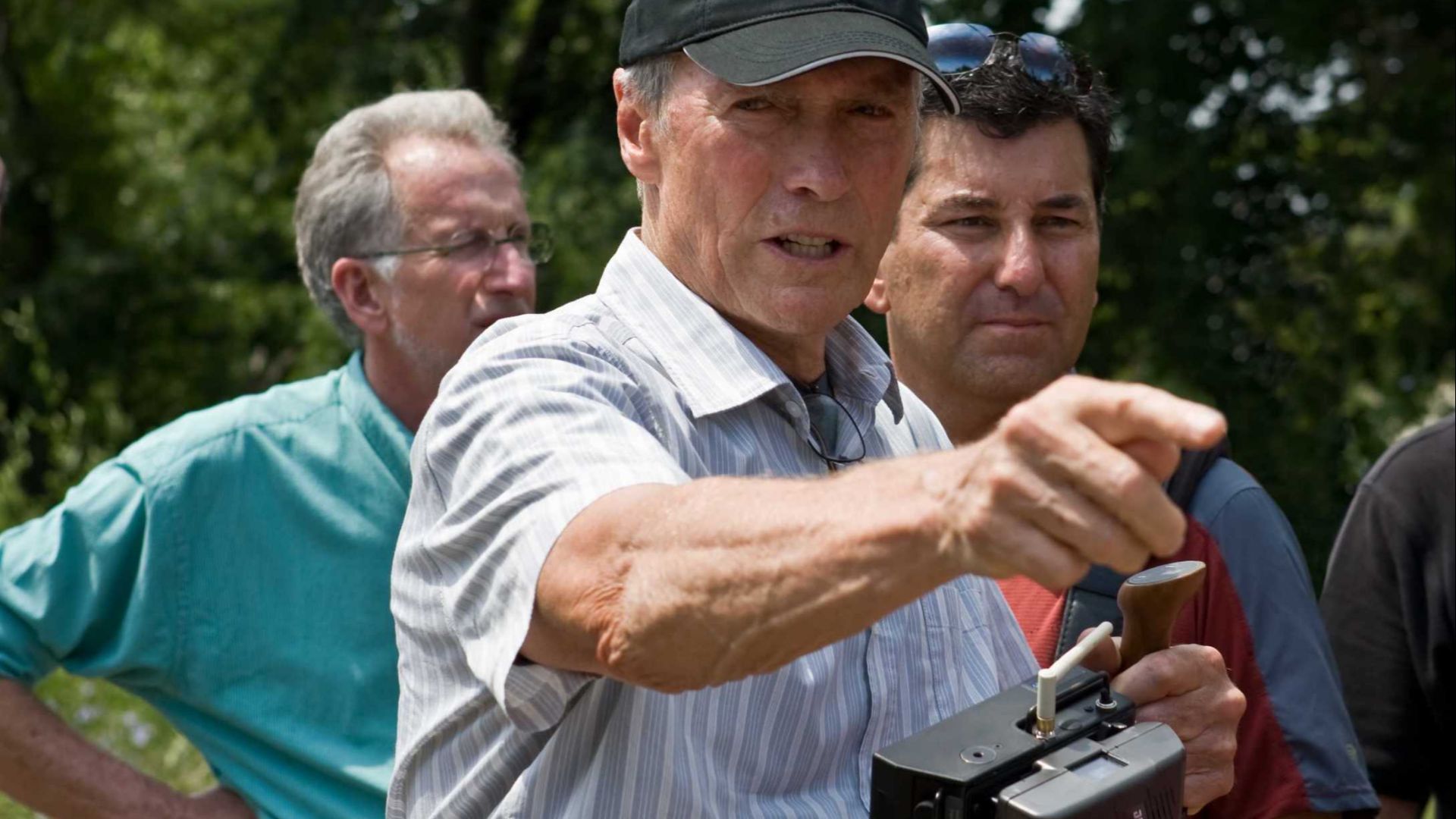 From left to right : Tom Stern, Clint Eastwood and Steve Campanelli.

Set of Gran Torino (directed by Eastwood) on the set of Warner Bros. Pictures.