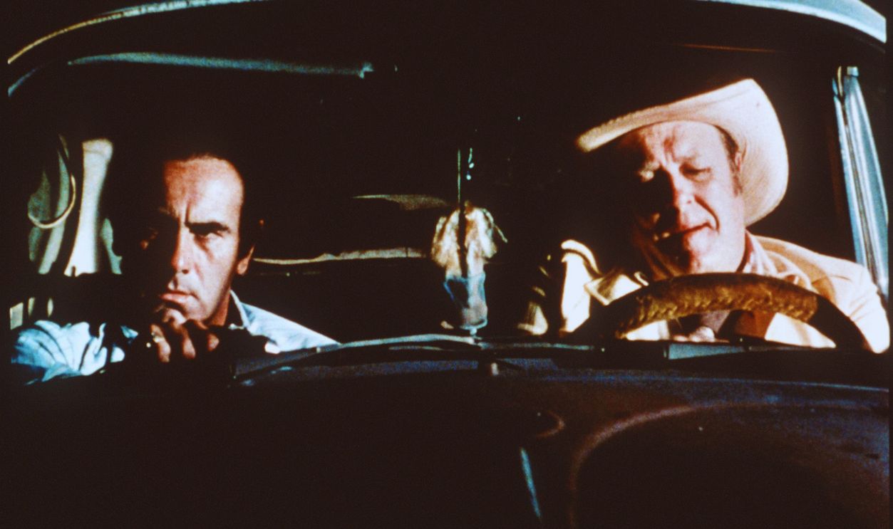 Gettyimages - 51092305, Actor Dan Hedaya 371460 04: Actors Dan Hedaya And E. Emmet Walsh Appear In A Scene From Joel And Ethan Coen's 1984 Film