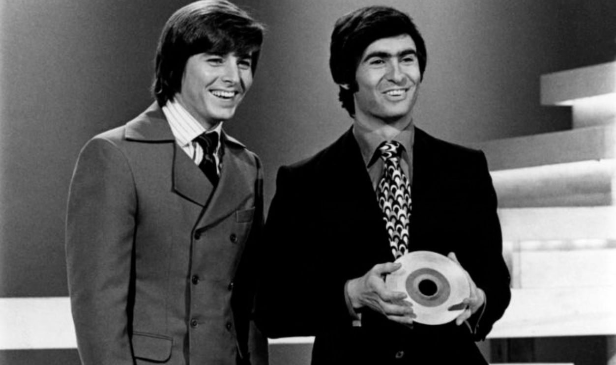 LOS ANGELES - 1969: Canadian comedian, actor, writer, director, and author David Steinberg introduces teen idol Bobby Sherman (left) on the short lived ABC TV show 'Music Scene' in 1969 in Los Angeles, California.