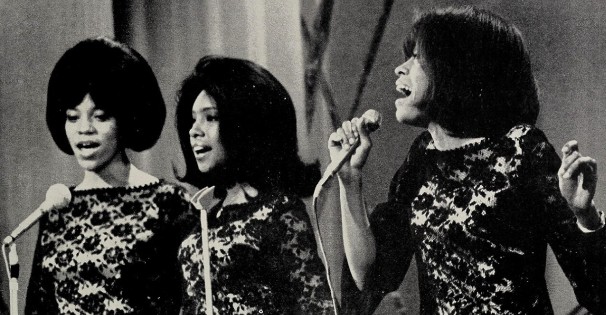 The Supremes featured on the cover of Cash Box magazine, 31 July 1965.