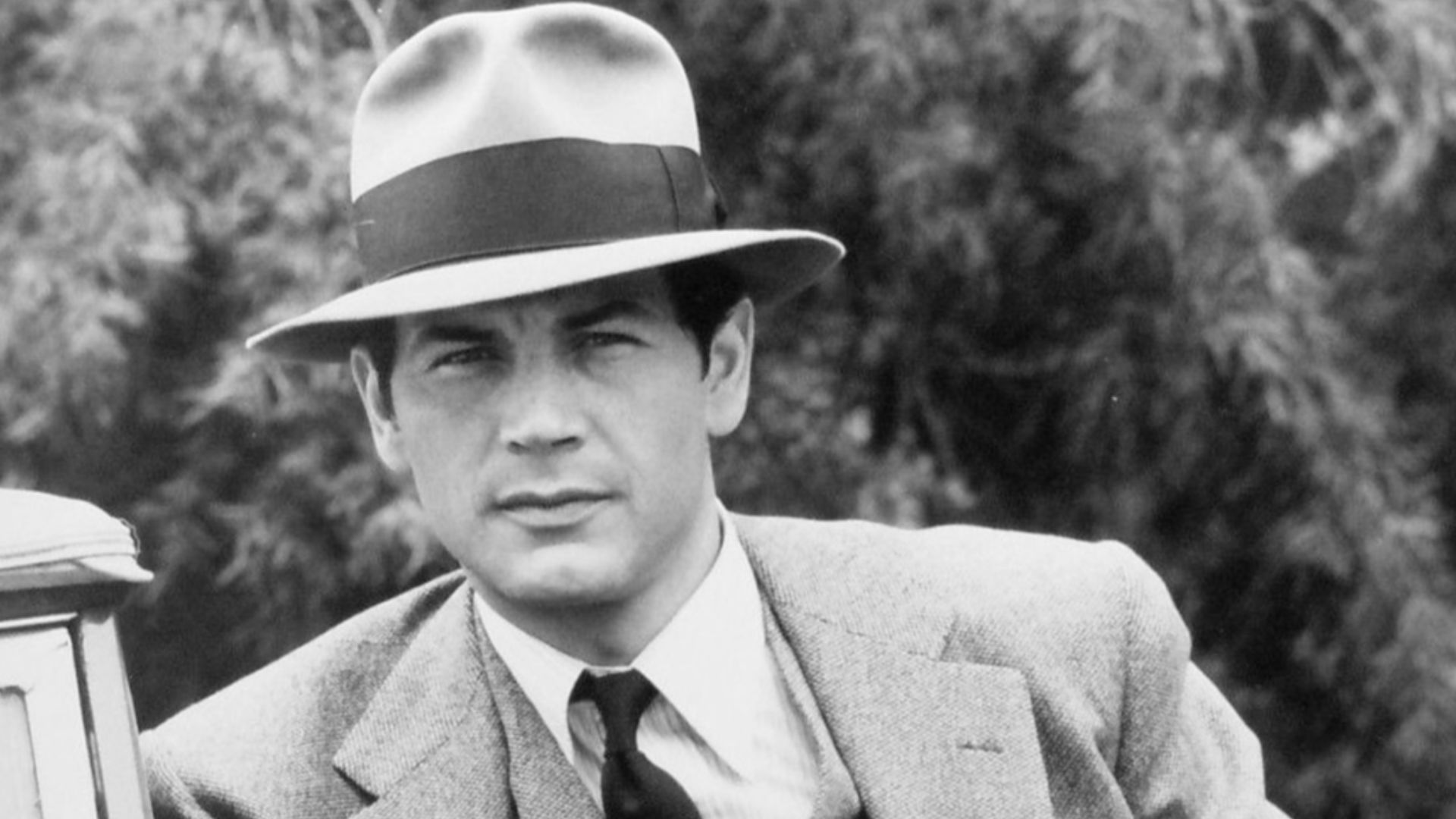 Photo of Robert Forster as the title character of the television program Banyon.