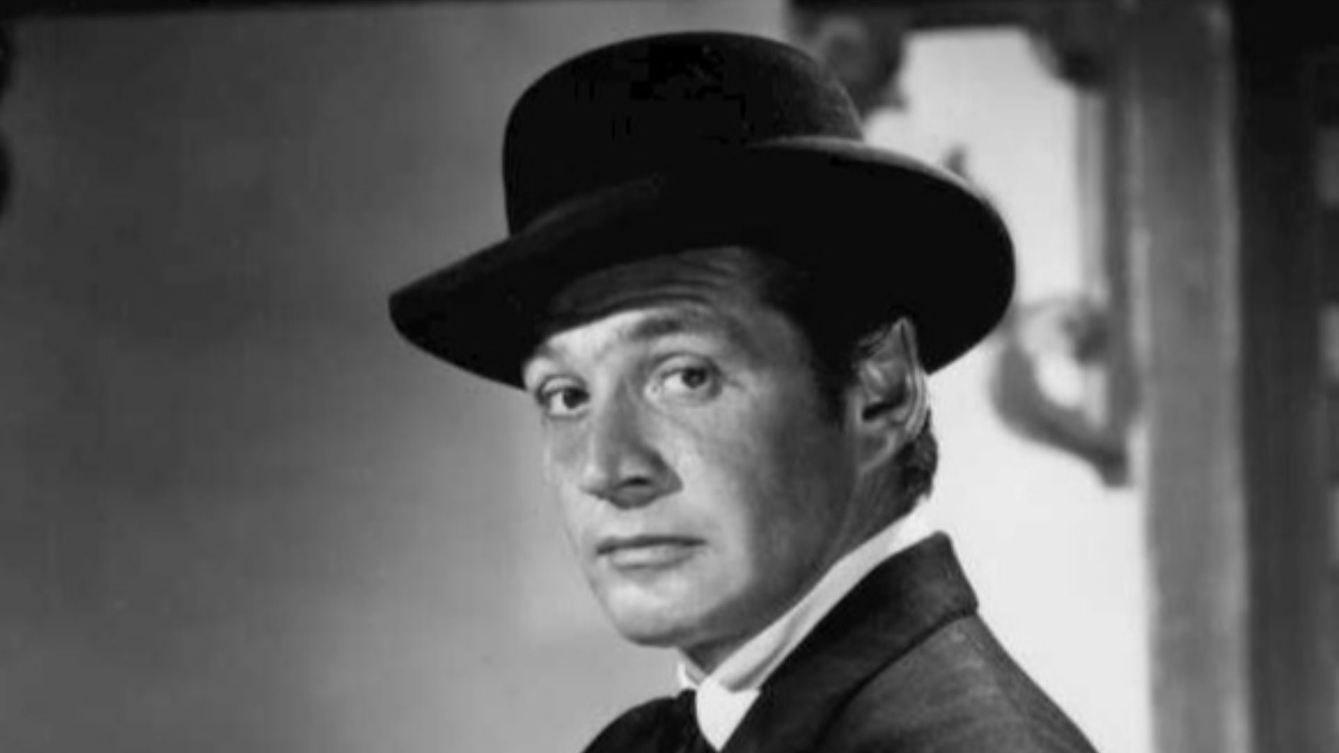 Photo of Gene Barry as Bat Masterson from the Western television series of the same name.