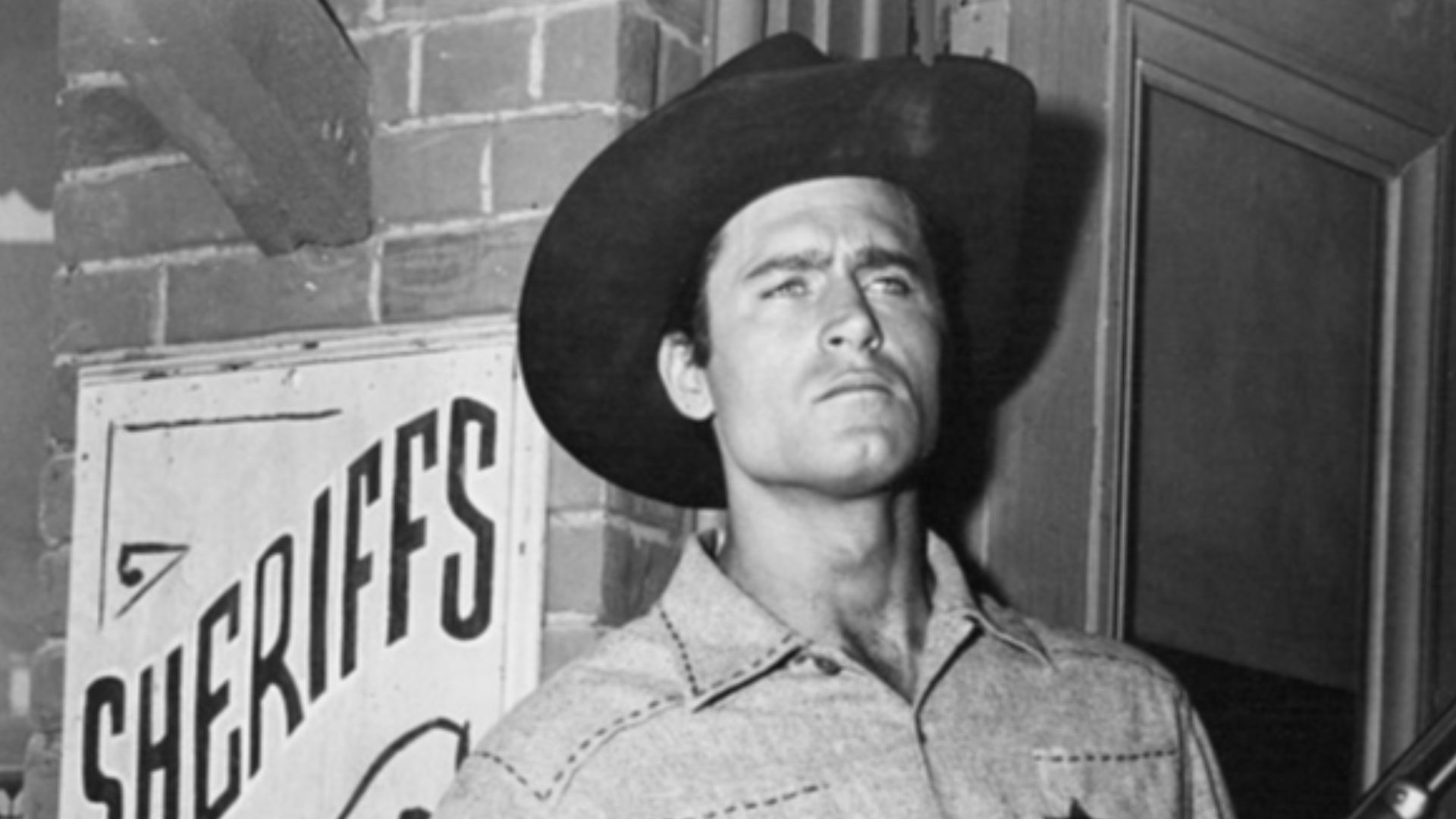 Photo of Clint Walker as Cheyenne from the television program of the same name.