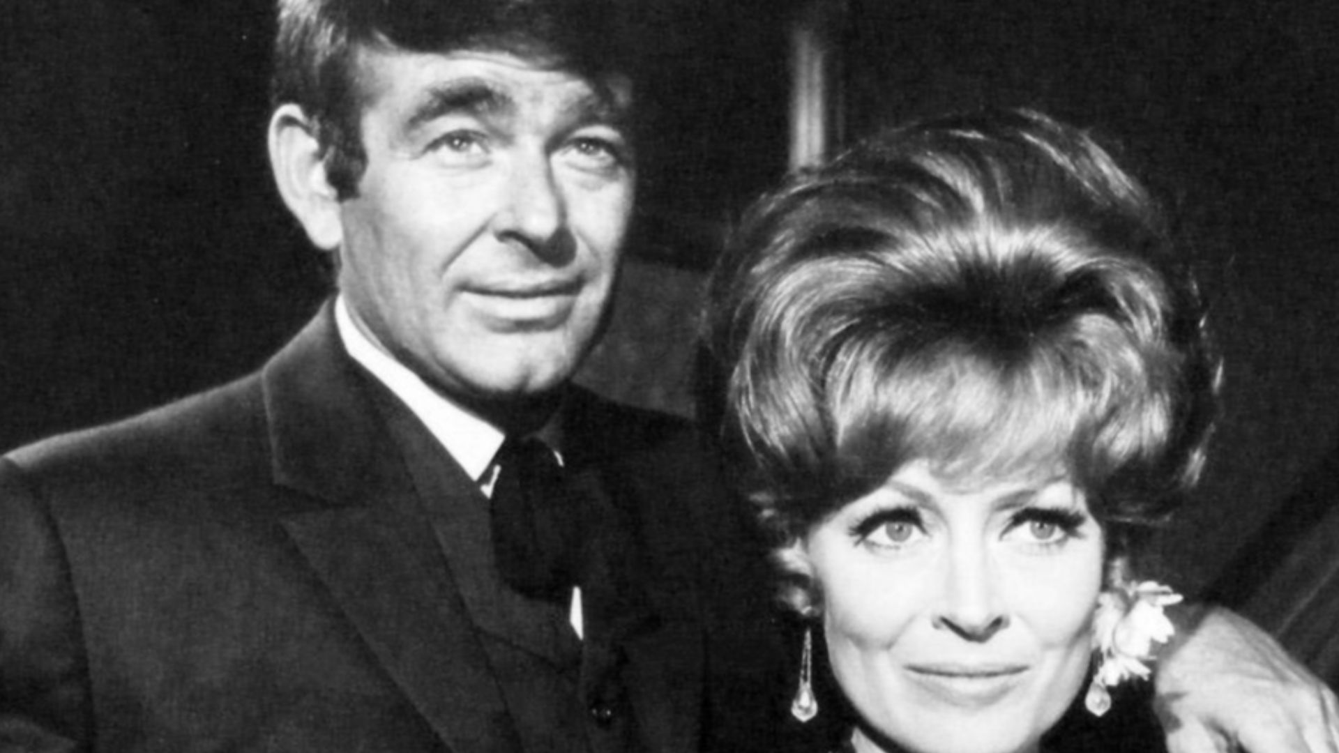 Photo of Stuart Whitman as Jim Crown and guest star Victoria Shaw (once Mrs. Roger Smith) from the television program Cimarron Strip.