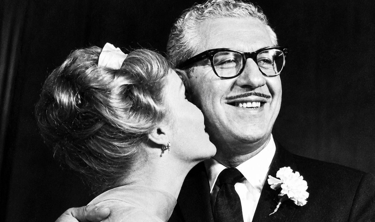 File:Debbie Reynolds with her second husband Harry Karl,1960.jpg