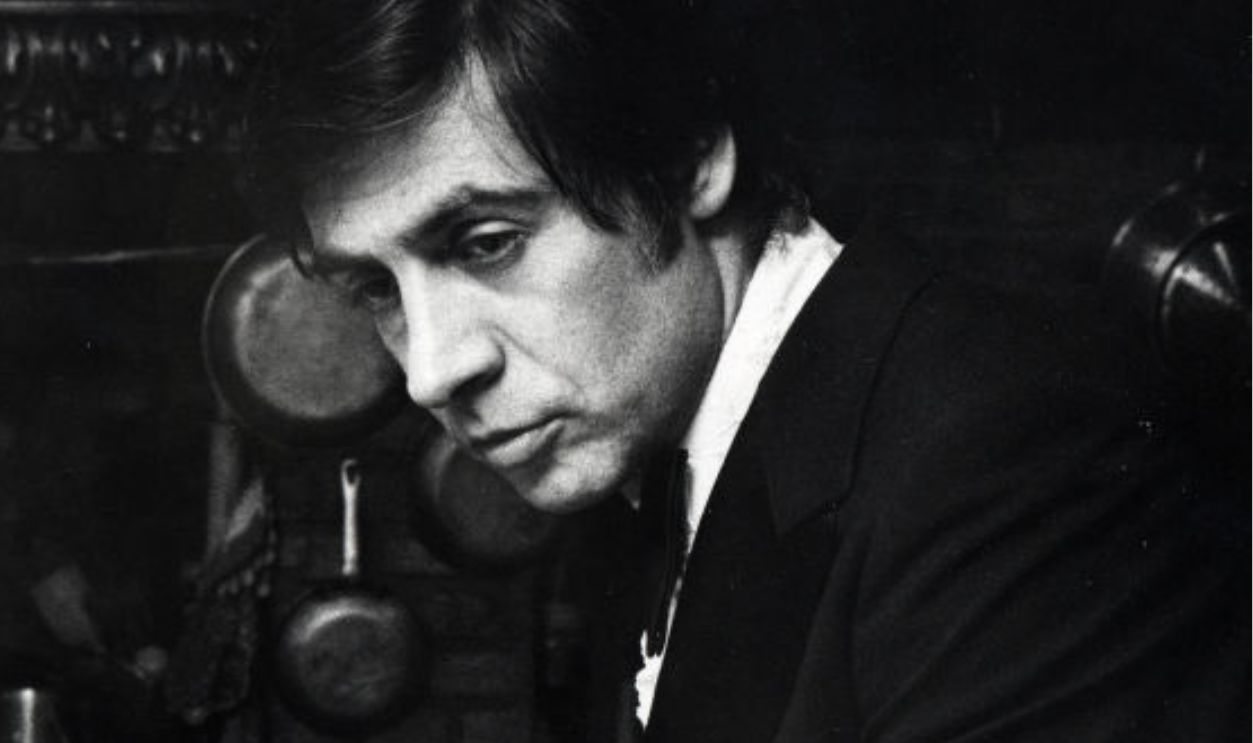 Jerry Orbach during Six Rooms River View - Party at Jerry Orbach's Apartment in New York City, New York, United States.