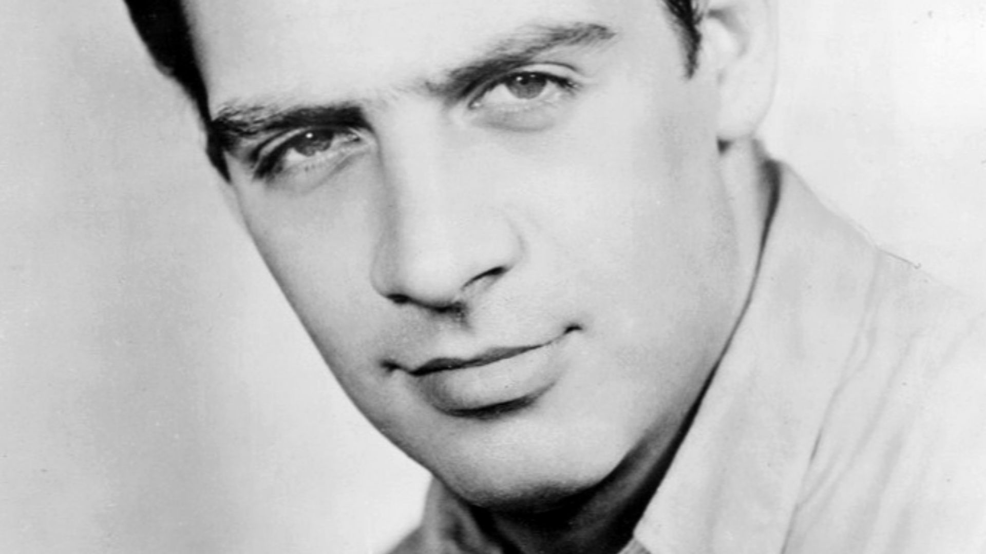 Publicity photo of theater actor Jerry Orbach issued in 1965 to promote the Tenthouse Theater's revival of the musical Carnival
