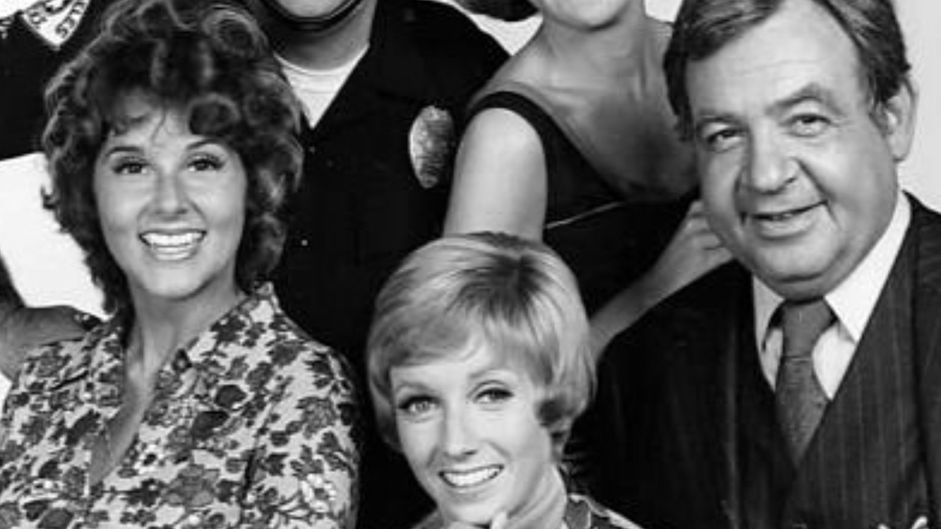 Publicity photo of The Sandy Duncan Show cast.  Front, from left: Pam Zarit, Sandy Duncan, Tom Bosley.  Back, from left: M. Emmet Walsh, Marian Mercer.