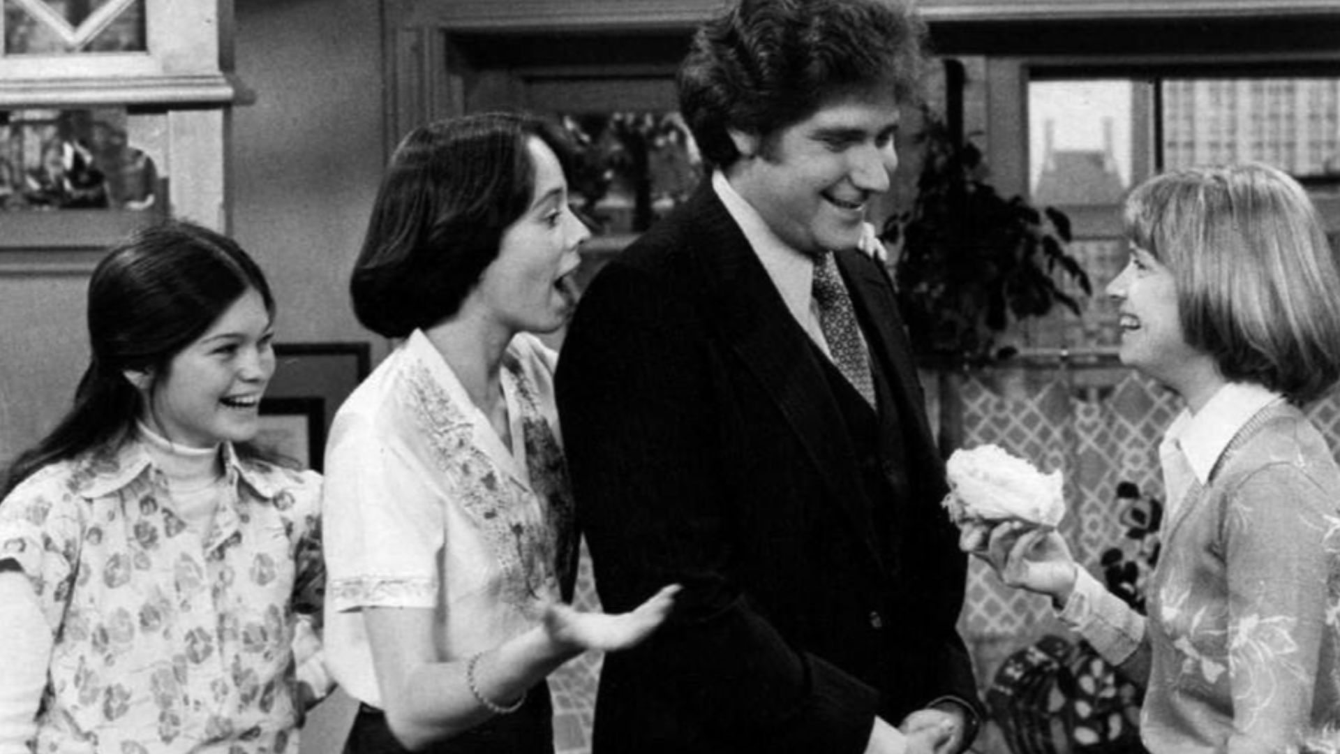 Photo of the main cast of the television program One Day at a Time. From left-Valerie Bertinelli (Barbara), MacKenzie Phillips (Julie), Richard Masur (David Kane), Bonnie Franklin (Ann Romano).  Masur played Romano's boy friend in the show's first season.