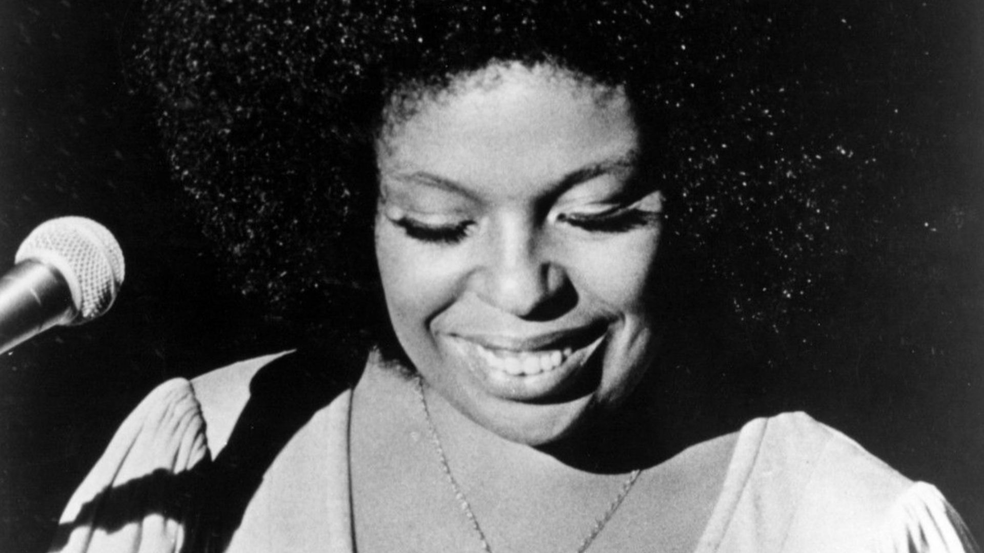 Photo of vocalist Roberta Flack.