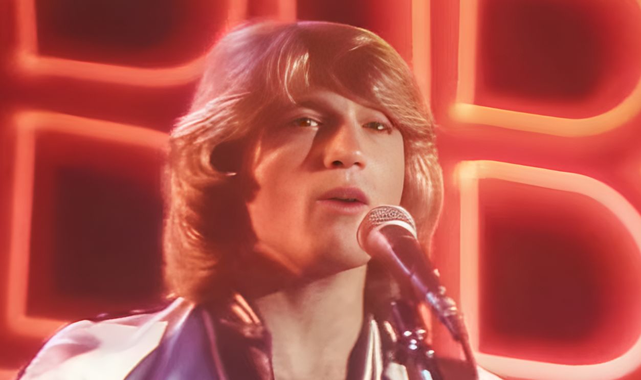 Screenshot from I Just Want to Be Your Everything (1977)