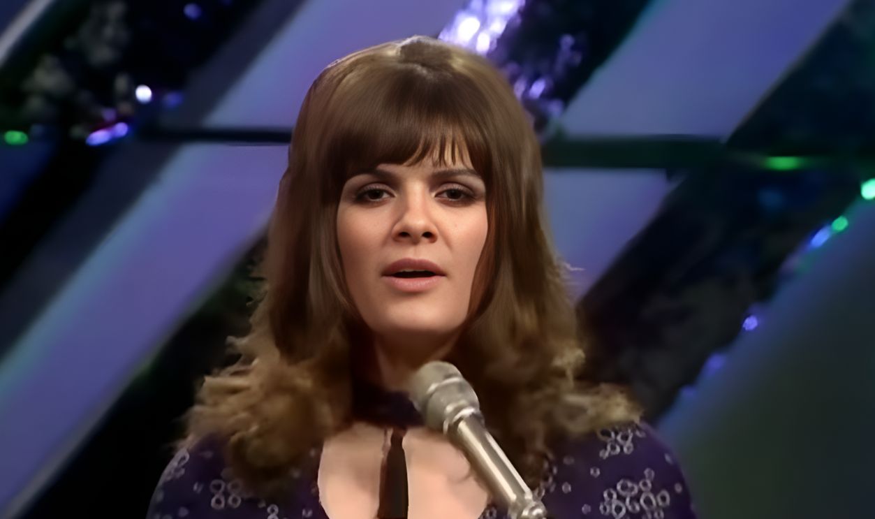 nshot from I’d Like to Teach the World to Sing (1971)