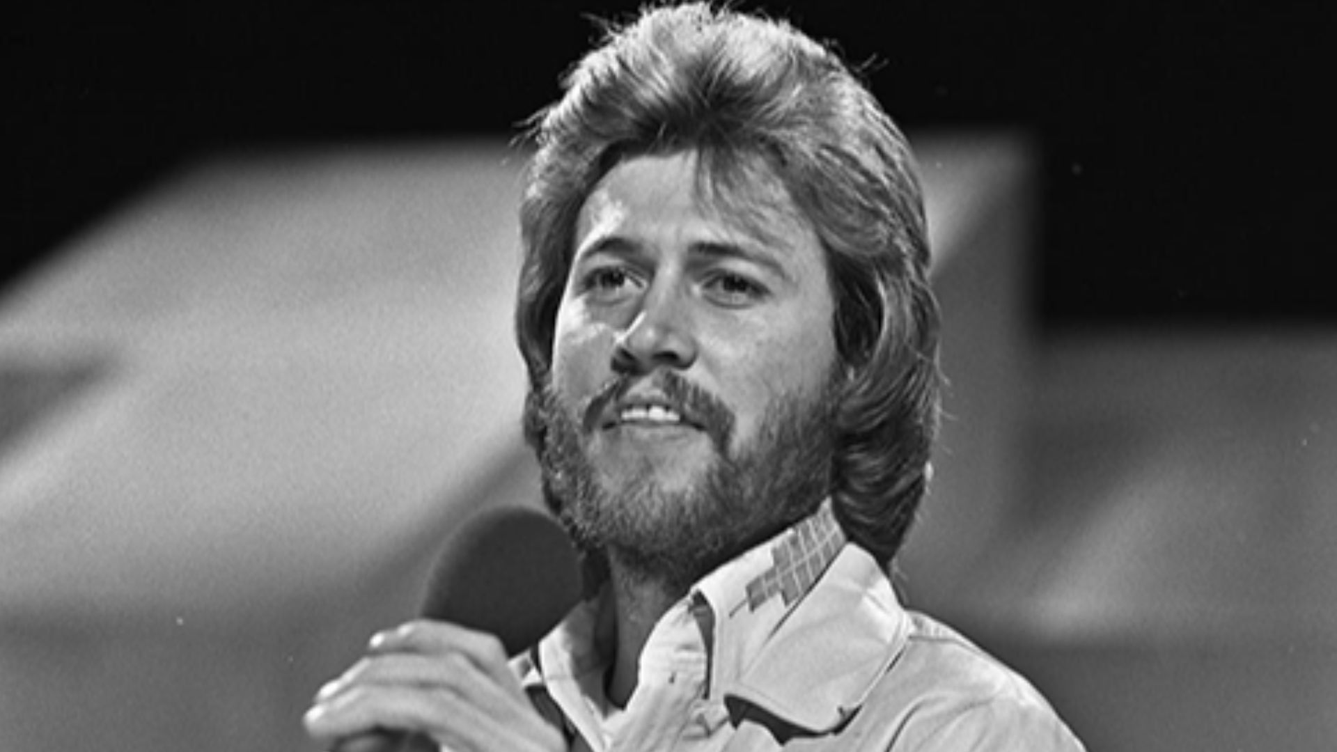Barry Gibb (Bee Gees) in AVRO's TopPop (Dutch television show) in 1973
