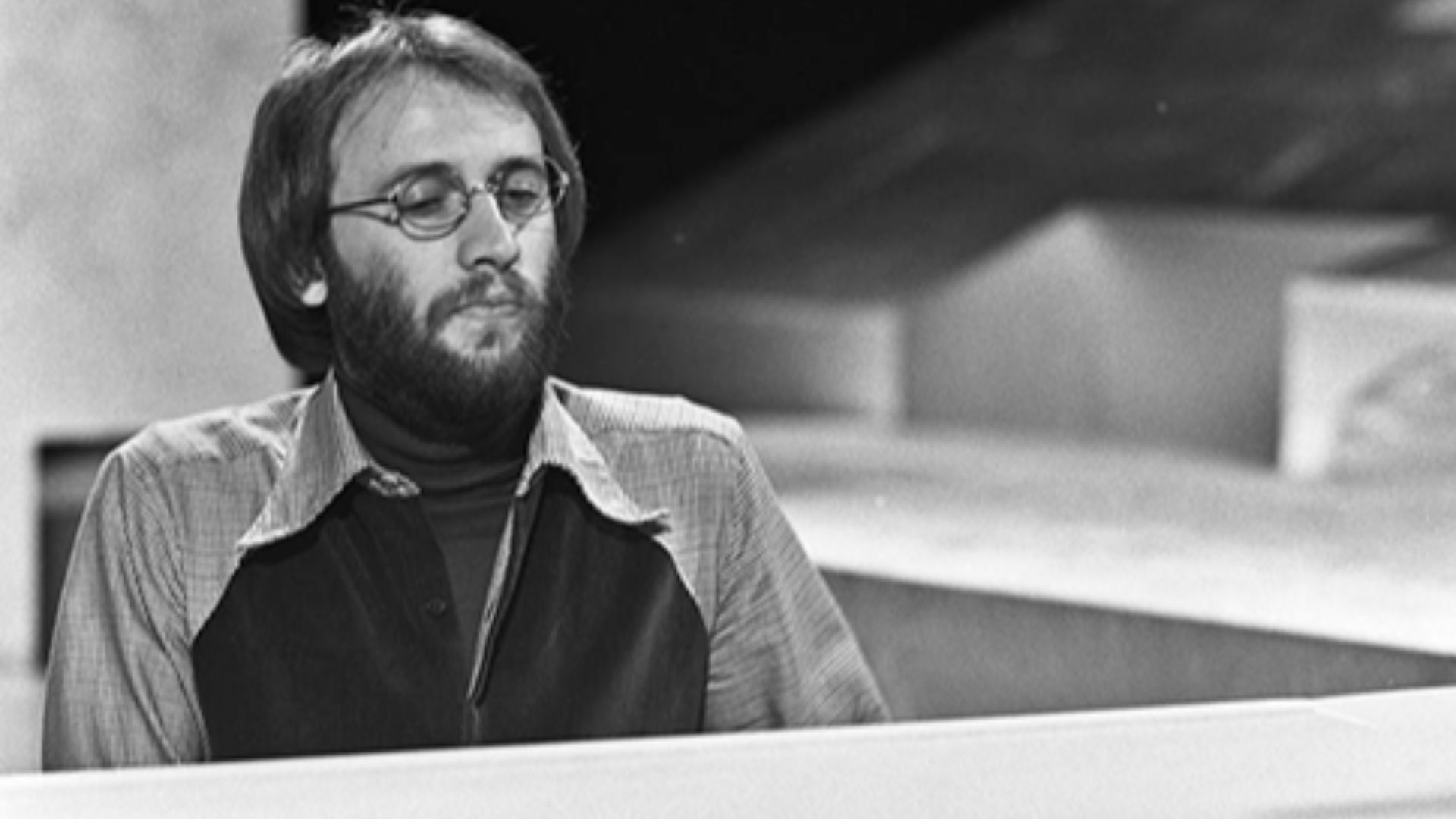 Maurice Gibb (Bee Gees) in AVRO's TopPop (Dutch television show) in 1973