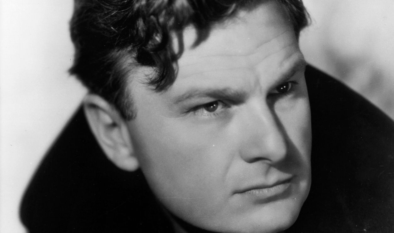 A headshot of American actor Eddie Albert. 