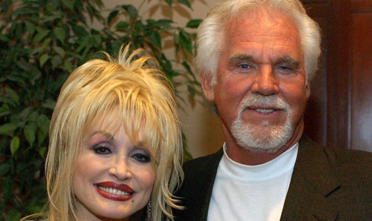 Getty Images - 82576257 - Dolly Parton and Kenny Rogers.