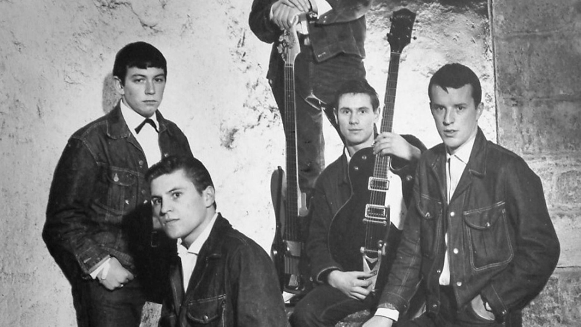 An early publicity shot of the Animals taken at Newcastle Castle Keep probably in early 1964. L-R
Eric Burdon (Vocals)
Alan Price (Keyboards)
Chas Chandler (Bass)
Hilton Valentine (Guitar)

John Steel (Drums)