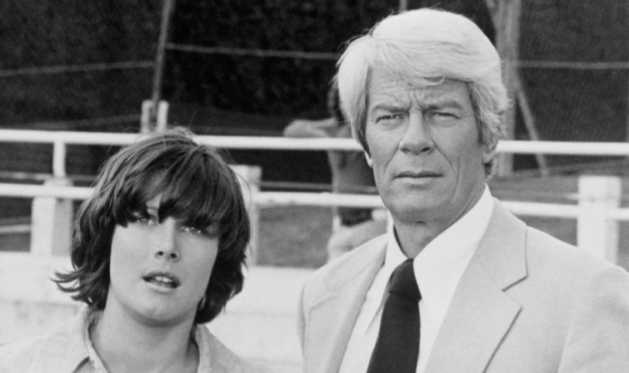 CIRCA 1975: Actress Wendy Hughes and actor Peter Graves on set of the movie 