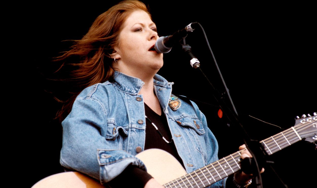 Photo of Kirsty MacCOLL