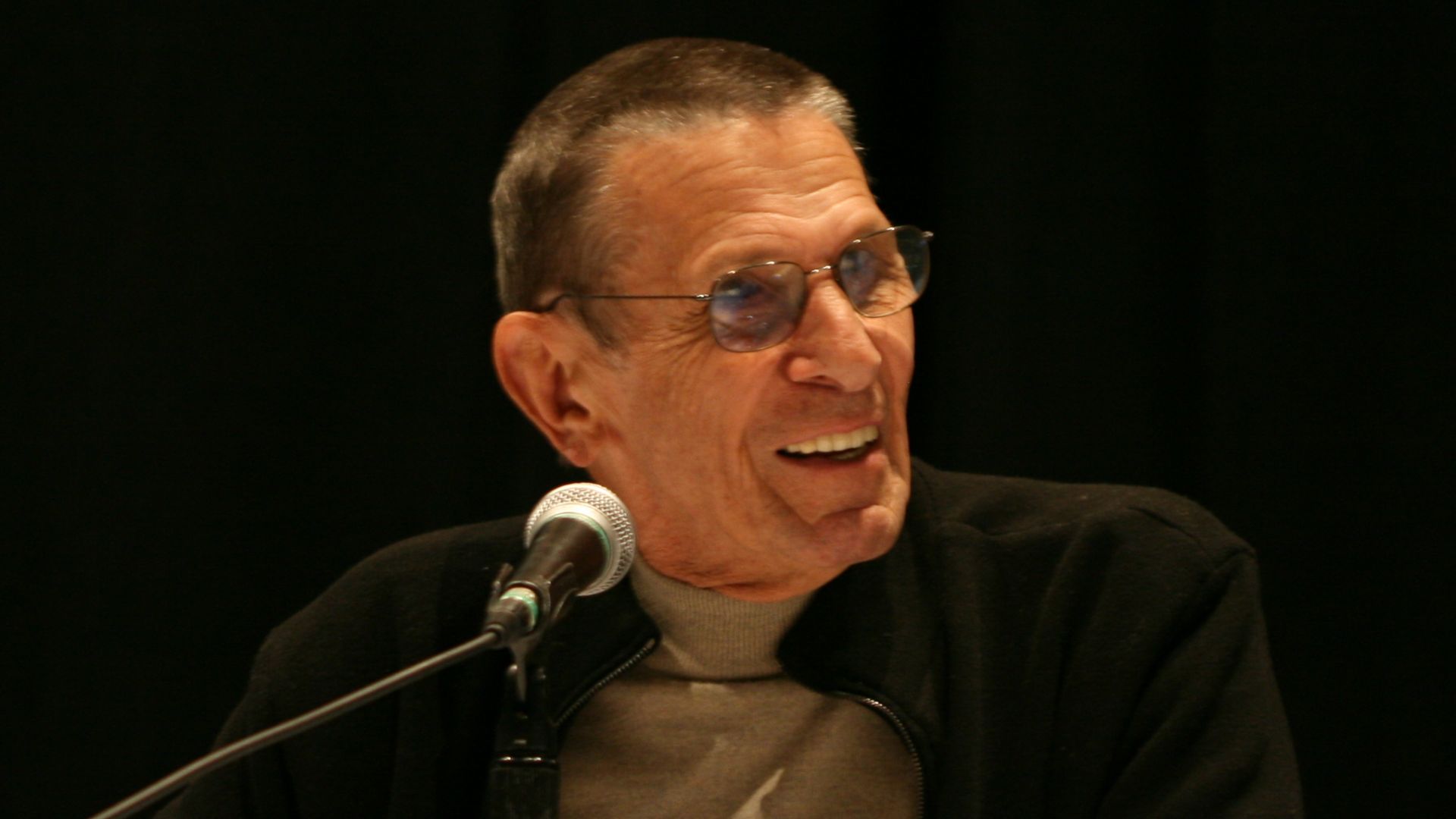Leonard Nimoy speaking at his panel at Emerald City Comicon March 13, 2010
