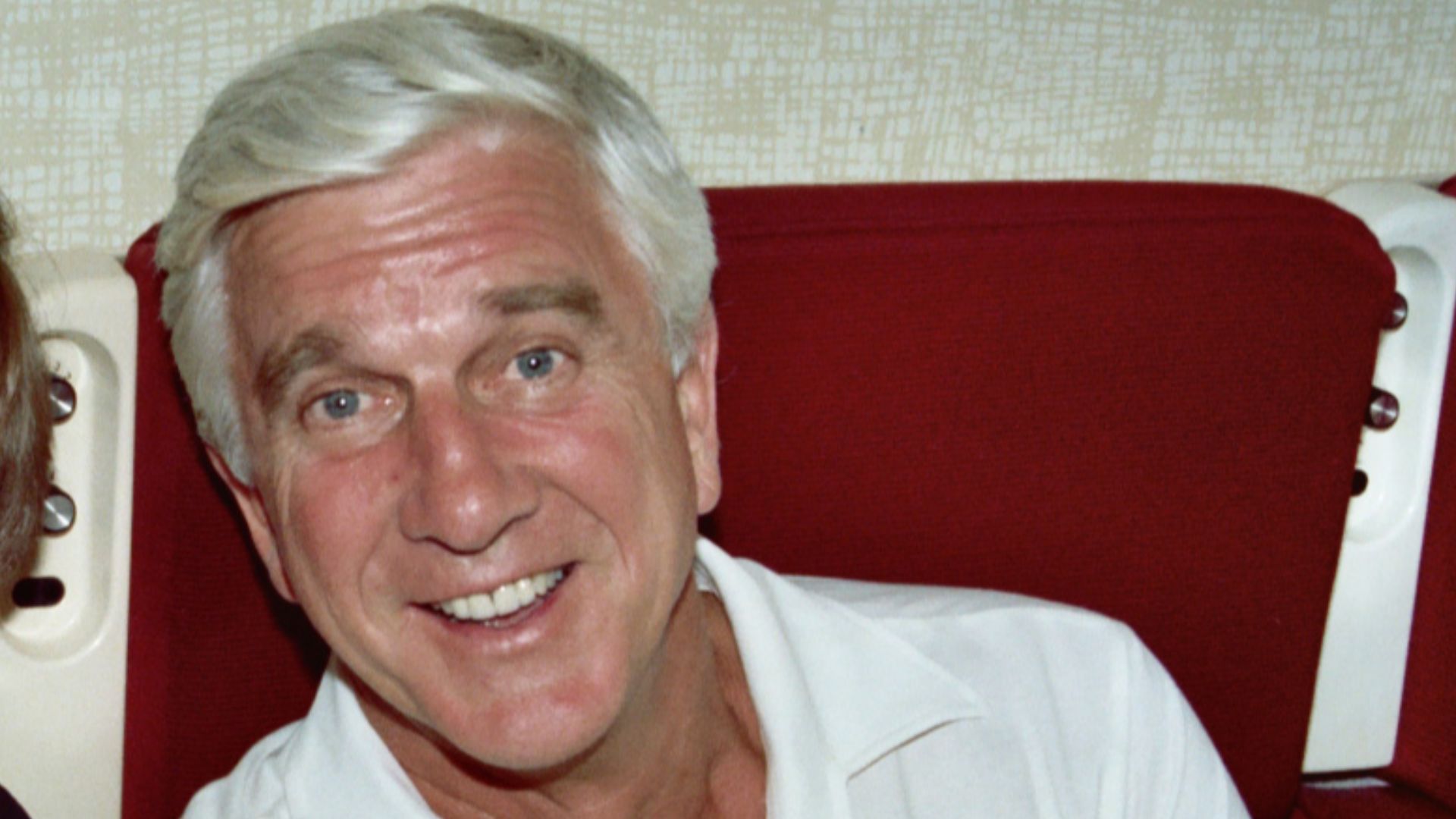 Actor Leslie Nielsen 1982 in a first class seat on United Airlines