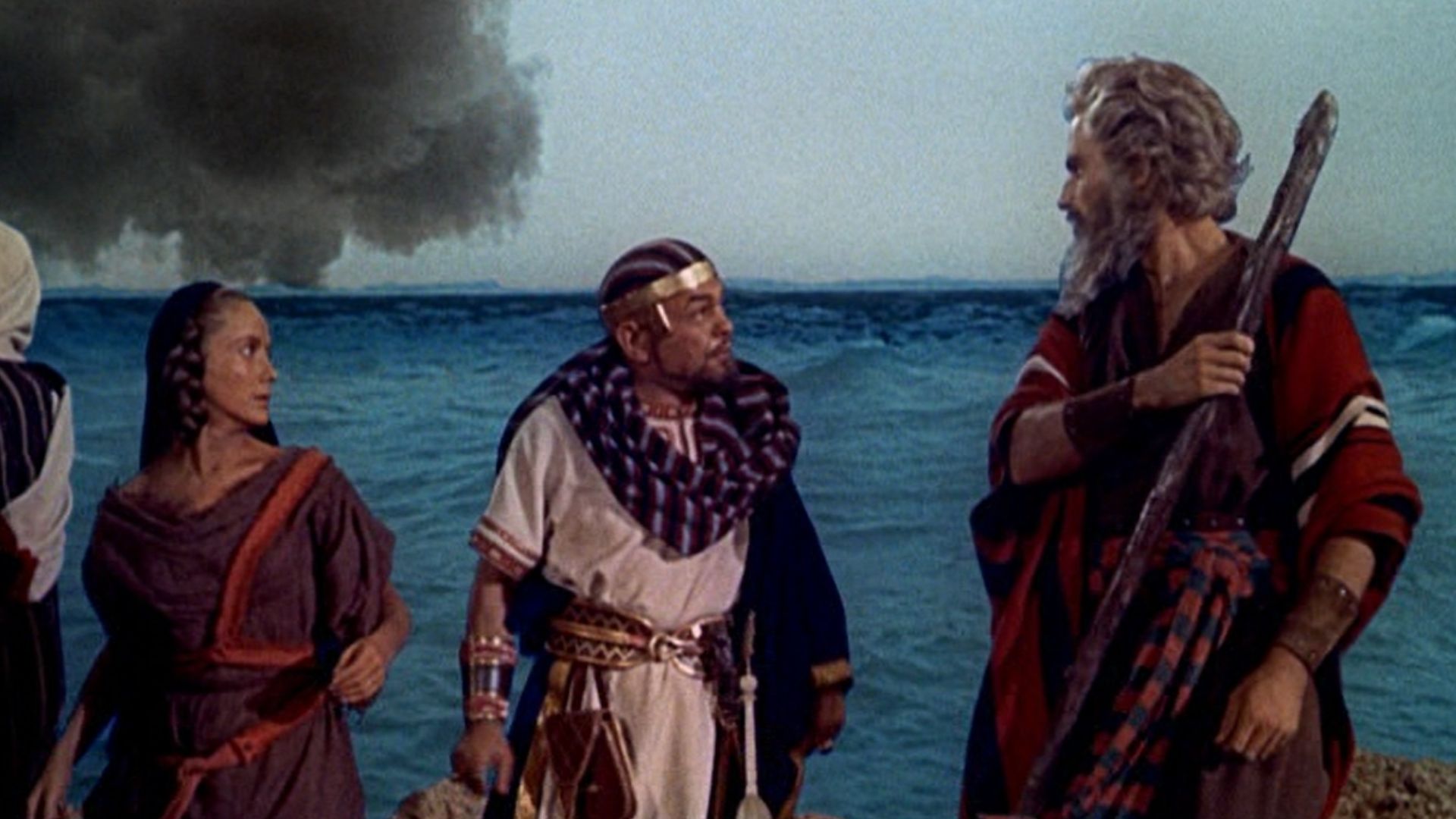 L. to R. : Olive Deering, Edward G. Robinson & Charlton Heston in The Ten Commandments - trailer (cropped screenshot)