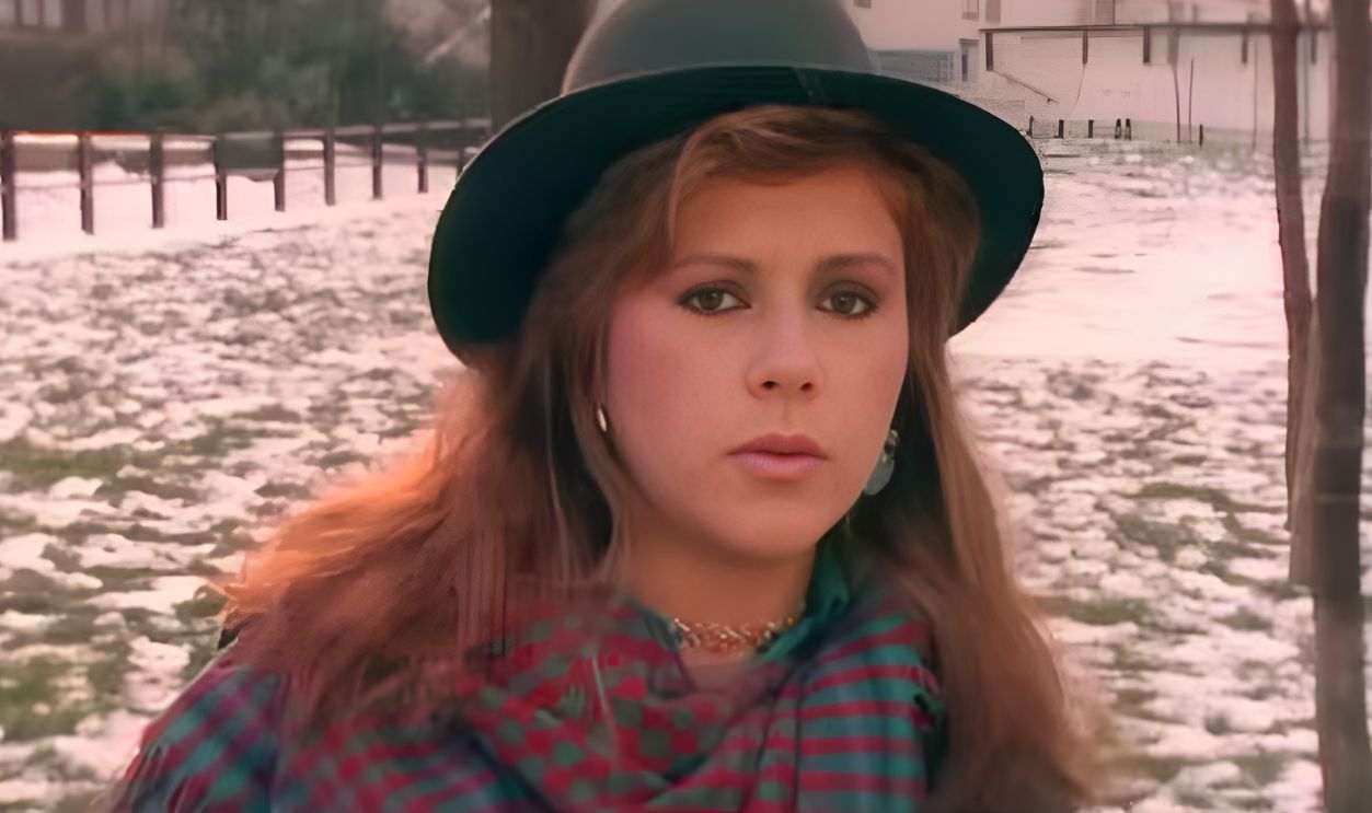 Screenshot from A New England (1984) 