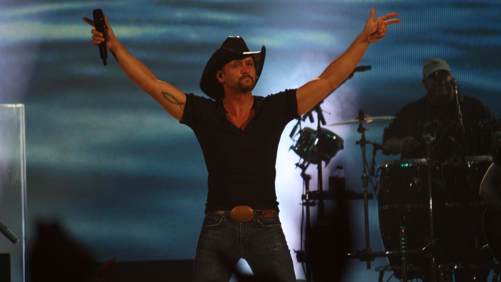 McGraw performing at Charleston's Best Country 2010.